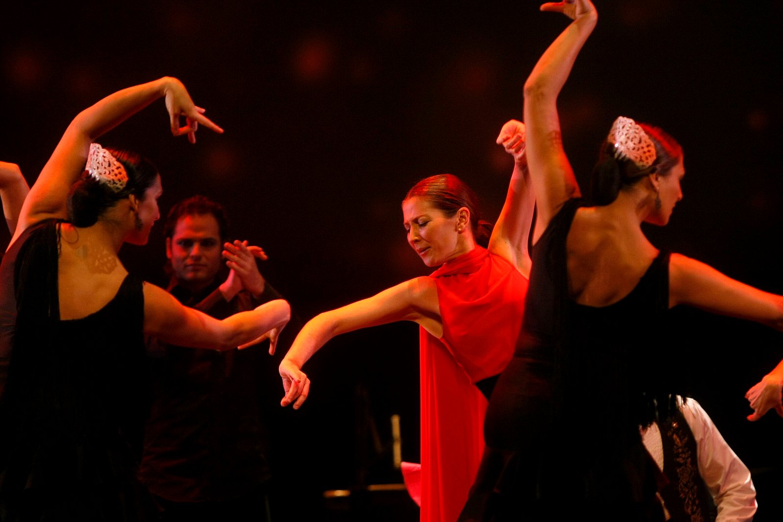 MD131. MADRID, 11/02/09.- La bailaora y coreógrafa Sara Baras (2ªd) durante la presentación de su espectáculo "Carmen", hoy en el Teatro Lope de Vega de Madrid. EFE/Fernando Alvarado ESPAÑA-DANZA-SARA BARAS
EFE_110209_1905_ACE(0836).jpg